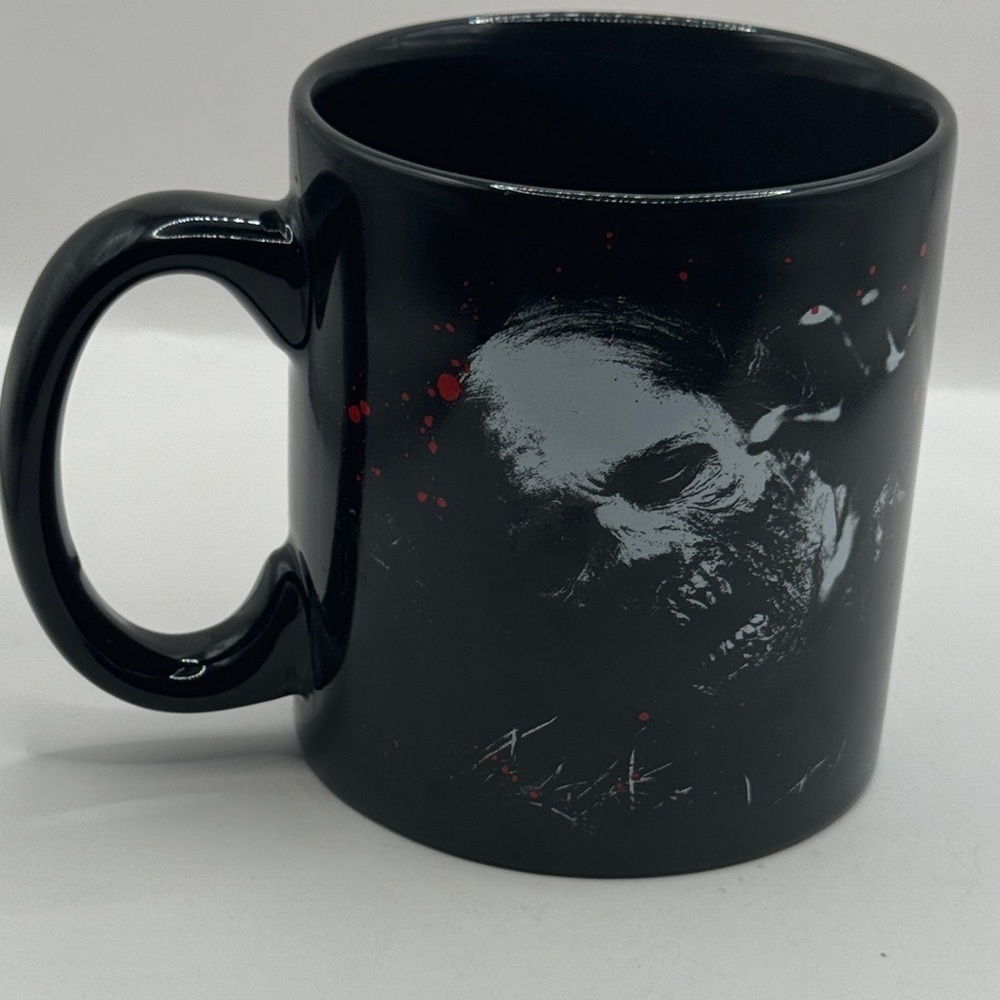 The walking dead 29-5 Black zombie Skull Mug